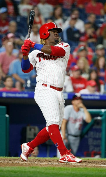Hoskins hits 2 solo homers, Phillies beat Nationals 4-3